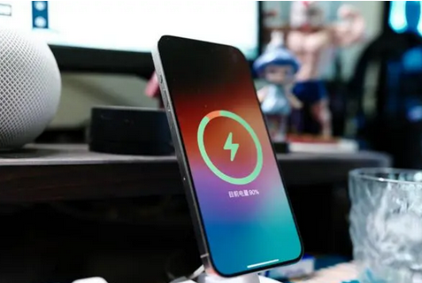 永安苹果15换屏服务分享用什么充电器给iPhone15充电更好 